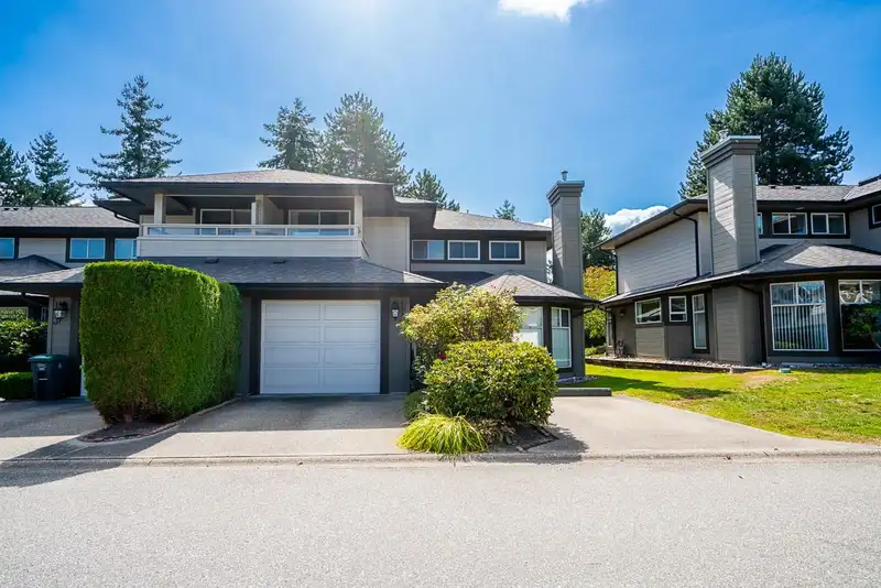 174 16080 82 AVENUE - photo 2 of 3