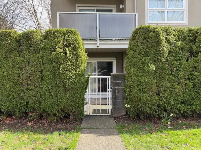 102 3008 WILLOW STREET - photo 4 of 26