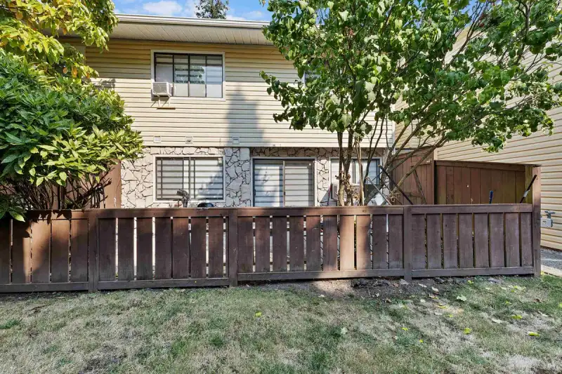 47 9378 122 STREET - photo 1 of 24