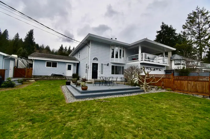 6135 FAIRWAY AVENUE - photo 2 of 25