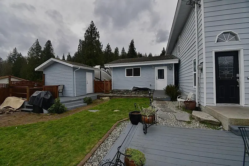 6135 FAIRWAY AVENUE - photo 4 of 25