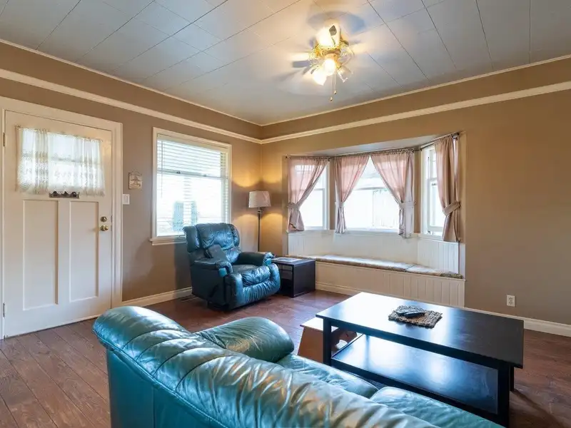 1156 ADDERLEY STREET - photo 4 of 36