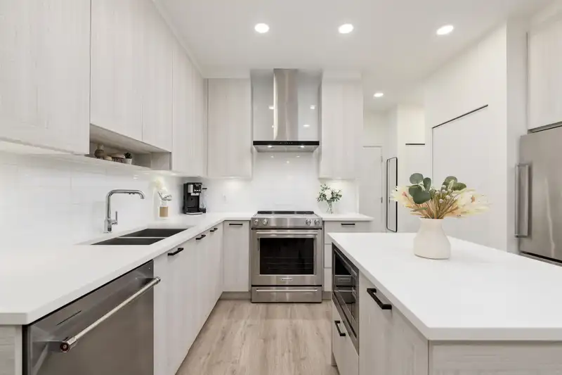 306 7133 14 AVENUE - photo 3 of 23