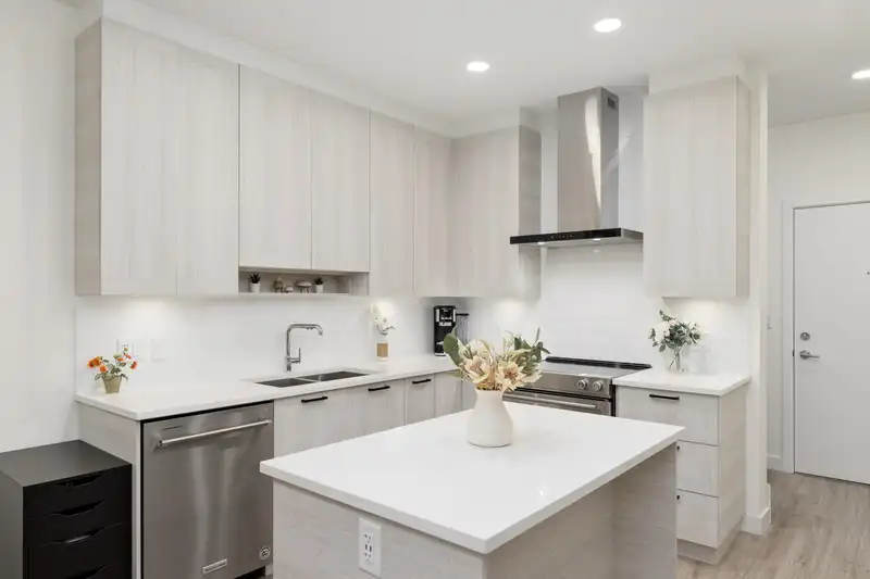 306 7133 14 AVENUE - photo 4 of 23