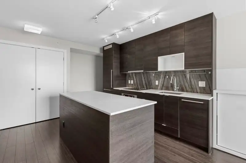 1912 13398 104 AVENUE - photo 3 of 22