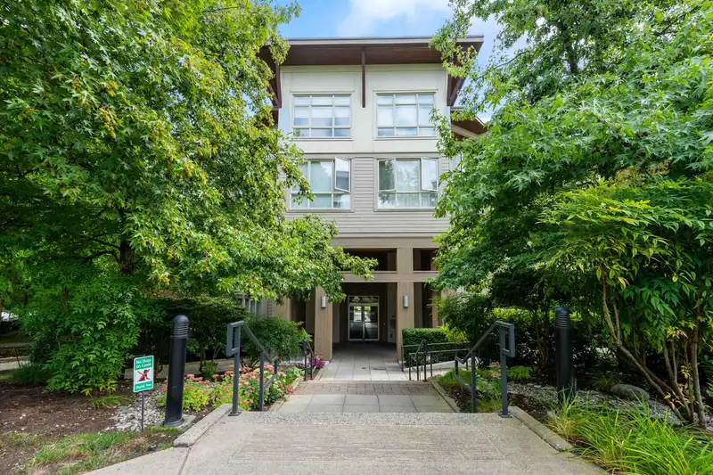 122 15918 26 AVENUE - photo 1 of 40