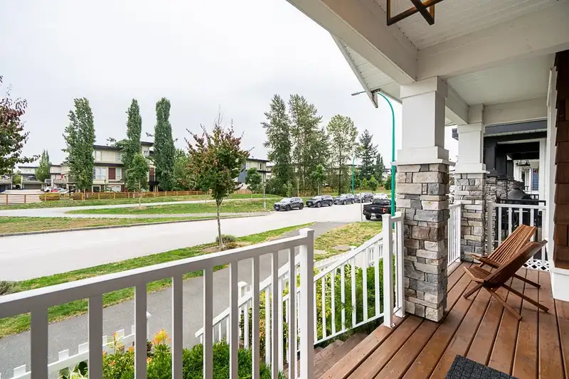 7289 194A STREET - photo 3 of 37