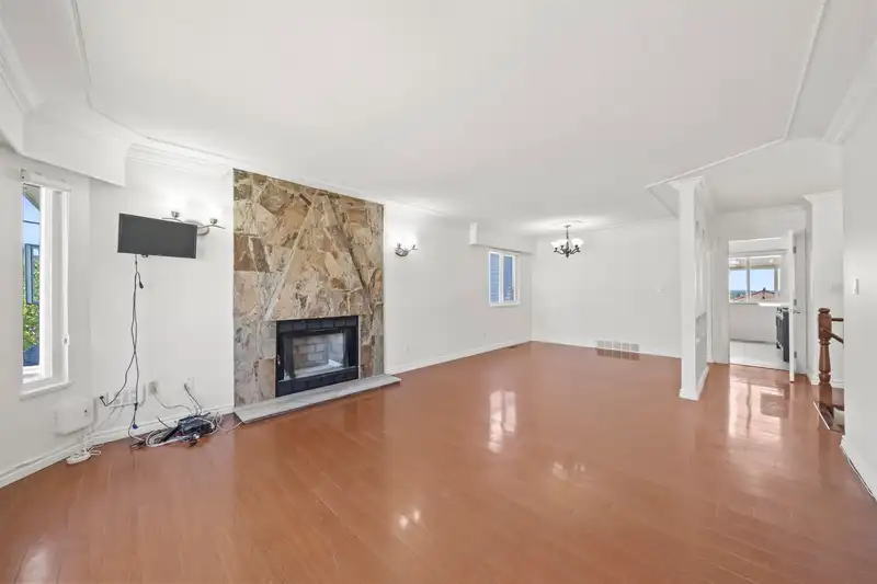 638 E 61ST AVENUE - photo 3 of 29