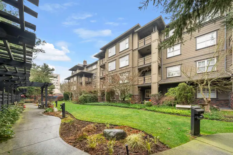 108 808 SANGSTER PLACE - photo 1 of 27