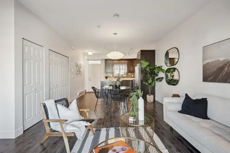 211 2273 TRIUMPH STREET - photo 1 of 21