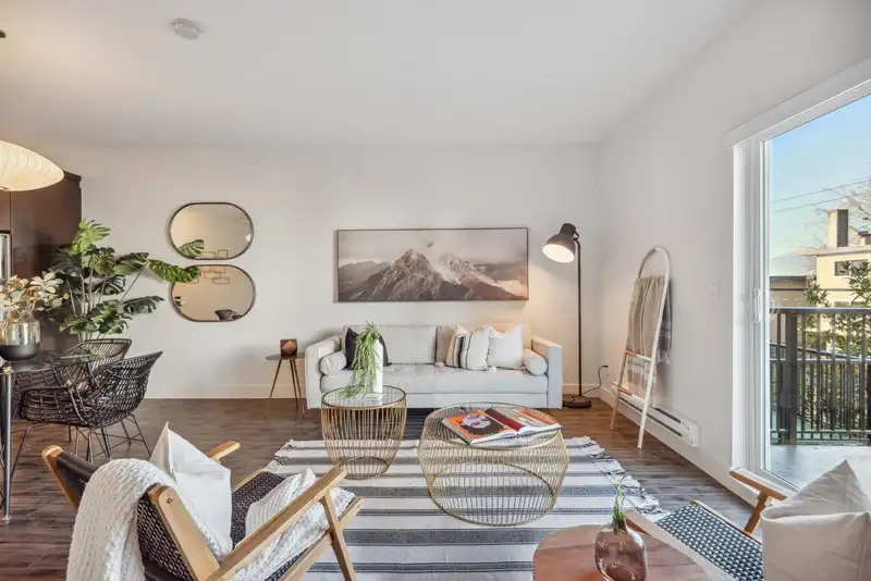 211 2273 TRIUMPH STREET - photo 2 of 21