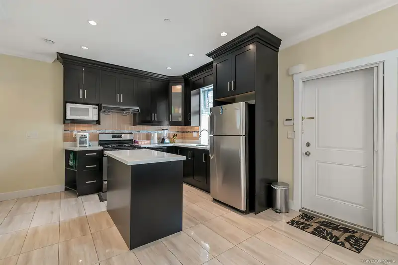 1178 E 12TH AVENUE - photo 4 of 21