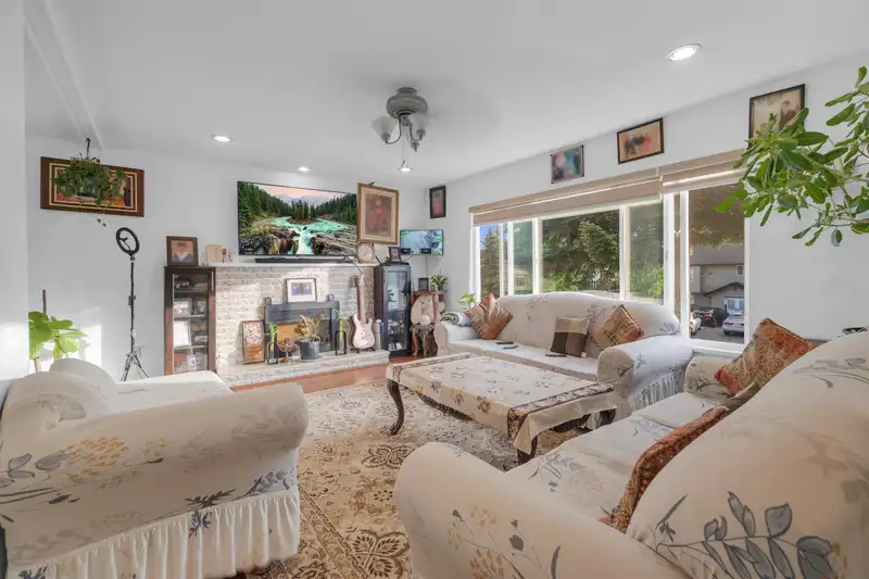 9298 CINNAMON DRIVE - photo 4 of 32
