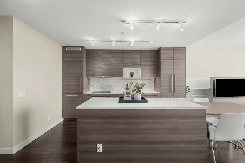 3501 13398 104 AVENUE - photo 2 of 34