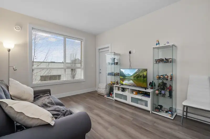 209 32838 VENTURA AVENUE - photo 4 of 19