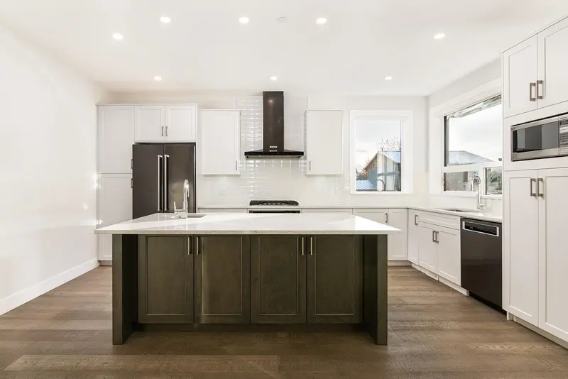 38883 BRITANNIA AVENUE - photo 4 of 25