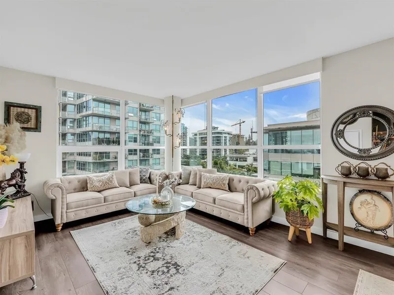 602 112 E 13TH STREET - photo 4 of 25