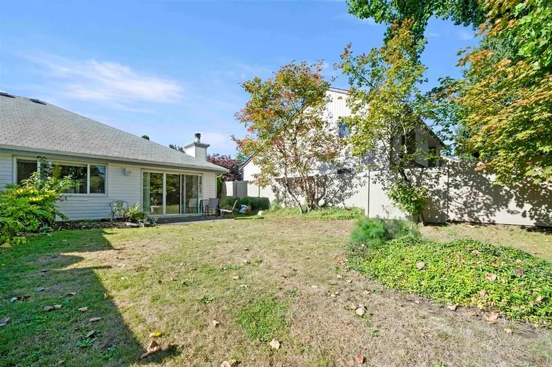 133 12233 92 AVENUE - photo 1 of 24