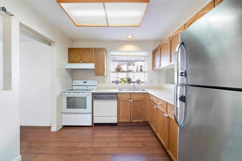 133 12233 92 AVENUE - photo 3 of 24