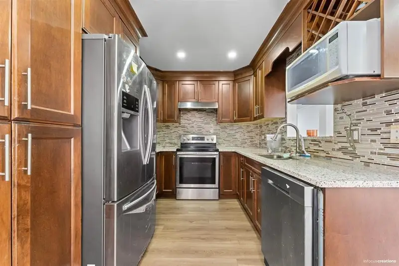 21 7140 132 STREET - photo 3 of 15