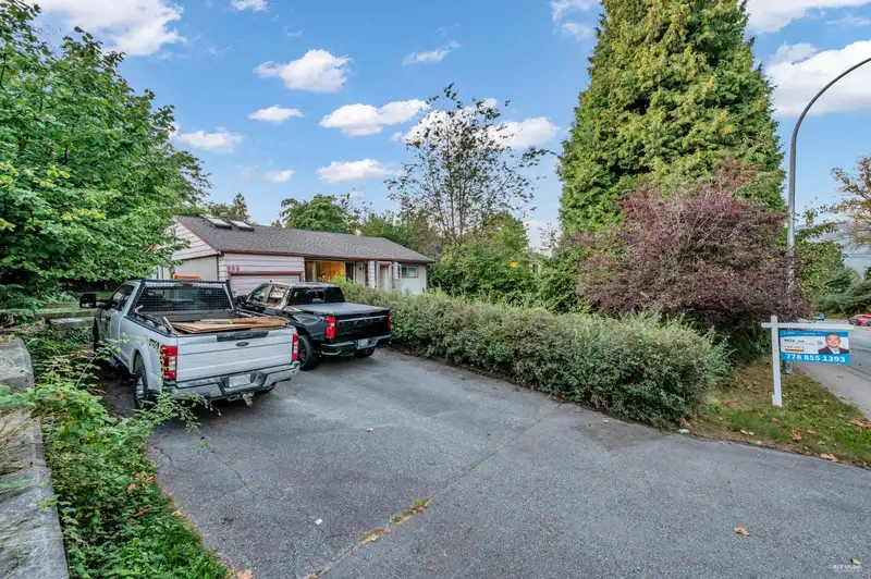 929 CLARKE ROAD - photo 1 of 27
