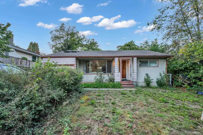929 CLARKE ROAD - photo 2 of 27