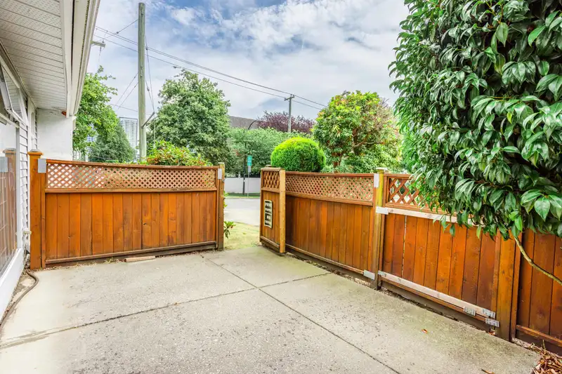 8283 HEATHER STREET - photo 4 of 25