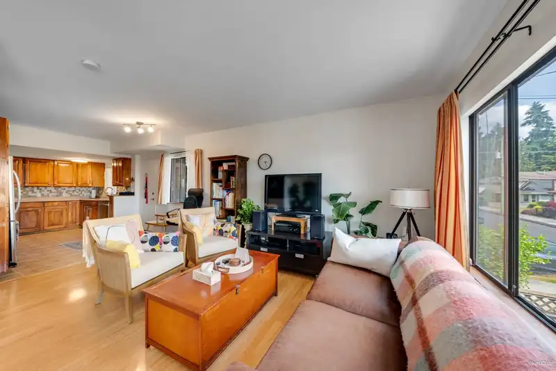 4925 CLINTON STREET - photo 4 of 33