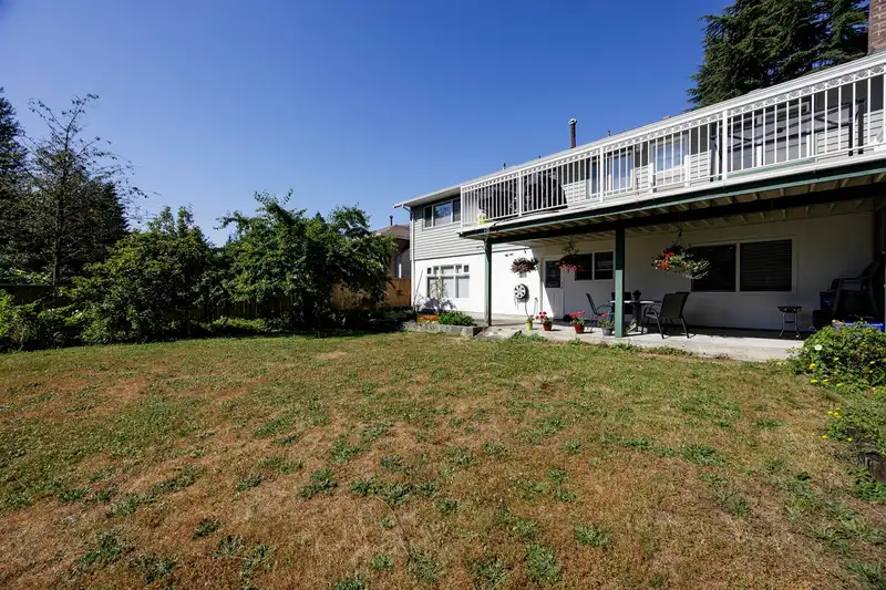 3058 WILLIAM AVENUE - photo 4 of 40