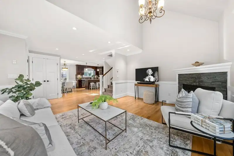 3375 CHESTERFIELD AVENUE - photo 1 of 39