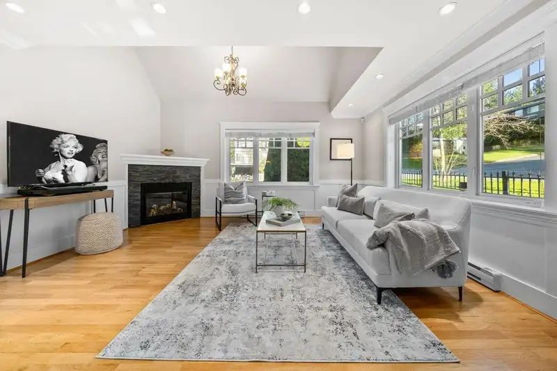 3375 CHESTERFIELD AVENUE - photo 2 of 39