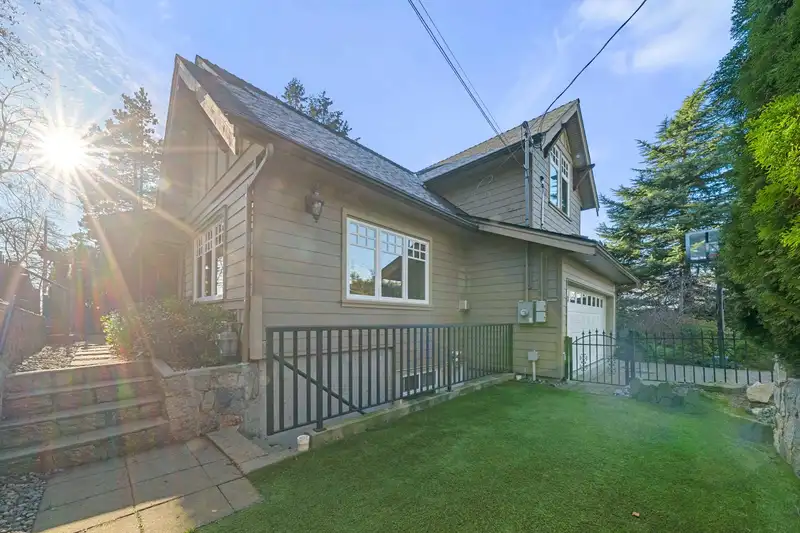 3375 CHESTERFIELD AVENUE - photo 4 of 39