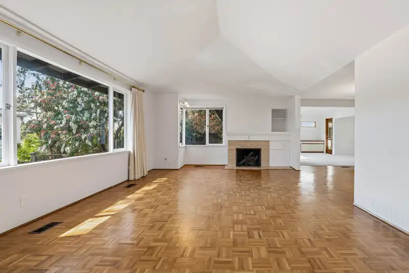 2493 HAYWOOD AVENUE - photo 3 of 40