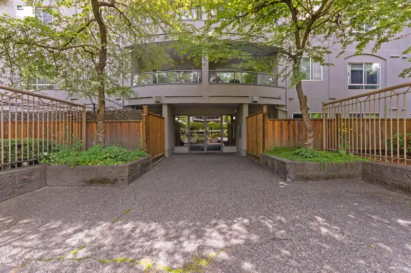 206 7475 138 STREET - photo 1 of 32