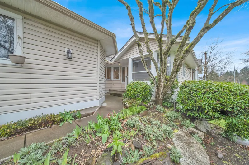 101 16071 82 AVENUE - photo 1 of 25