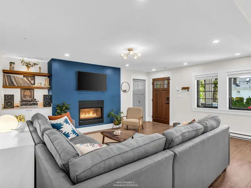436 LAKEWOOD DRIVE - photo 3 of 35