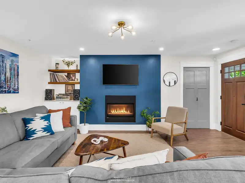 436 LAKEWOOD DRIVE - photo 4 of 35