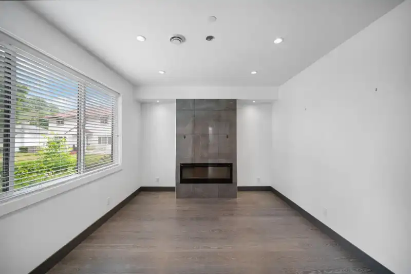 7493 GATINEAU PLACE - photo 2 of 40