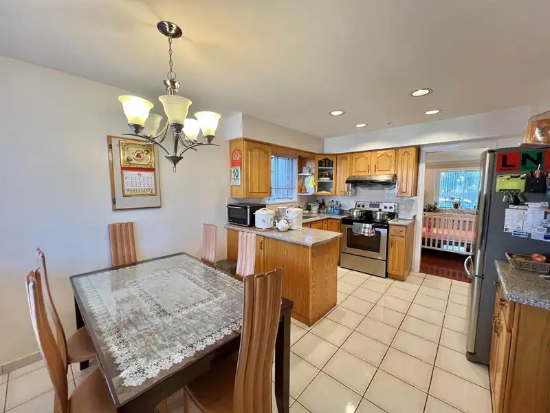 2033 E 43RD AVENUE - photo 4 of 20