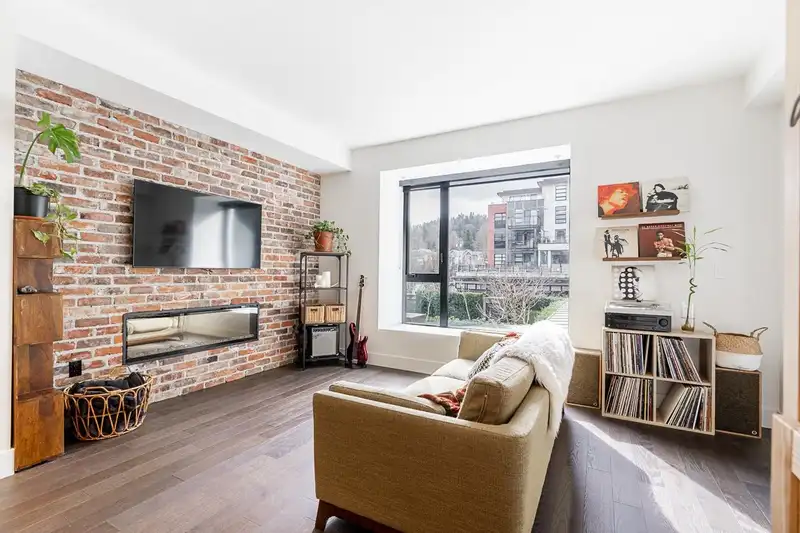 311 83 MOODY STREET - photo 2 of 34