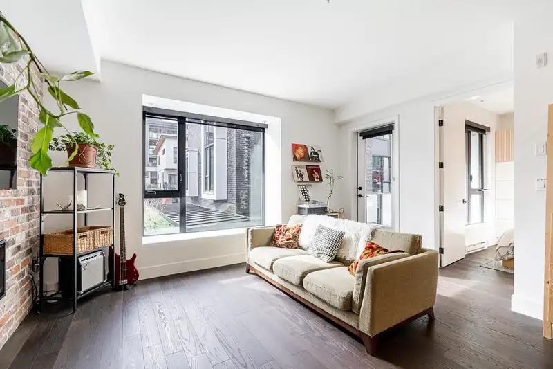311 83 MOODY STREET - photo 3 of 34