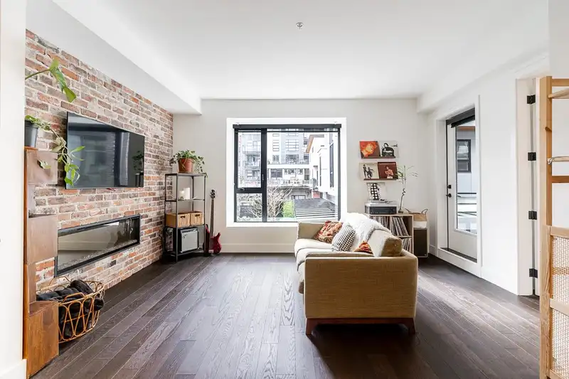 311 83 MOODY STREET - photo 4 of 34