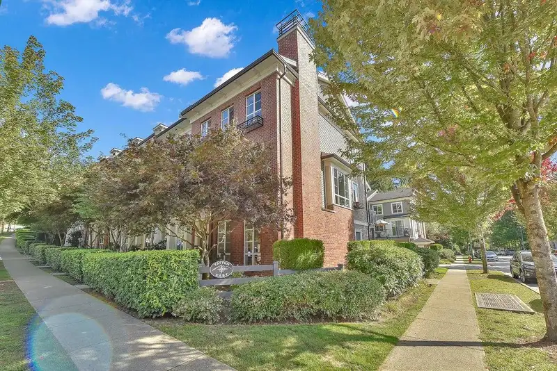 26 1237 HOLTBY STREET - photo 2 of 37