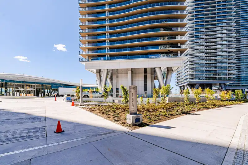 1310 4880 LOUGHEED HIGHWAY - photo 4 of 25