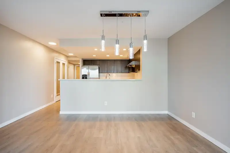 703 8160 LANSDOWNE ROAD - photo 4 of 14