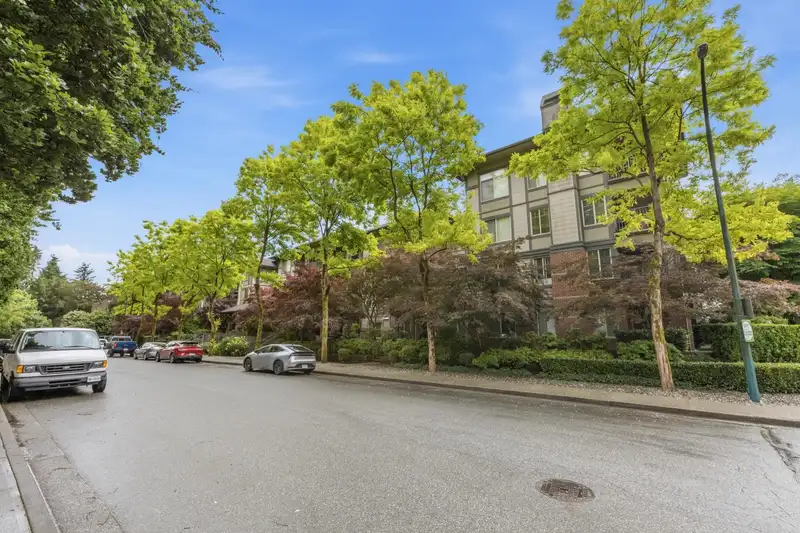 311 2468 ATKINS AVENUE - photo 1 of 36