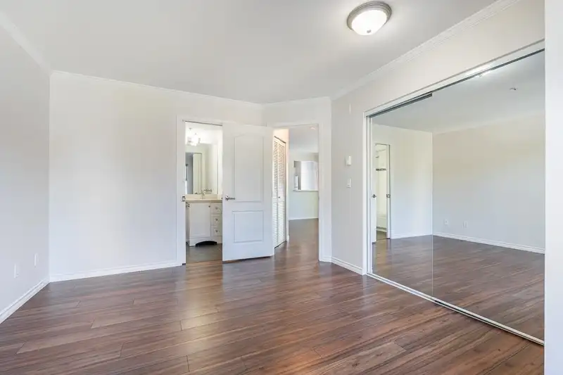 302 135 ELEVENTH STREET - photo 4 of 39