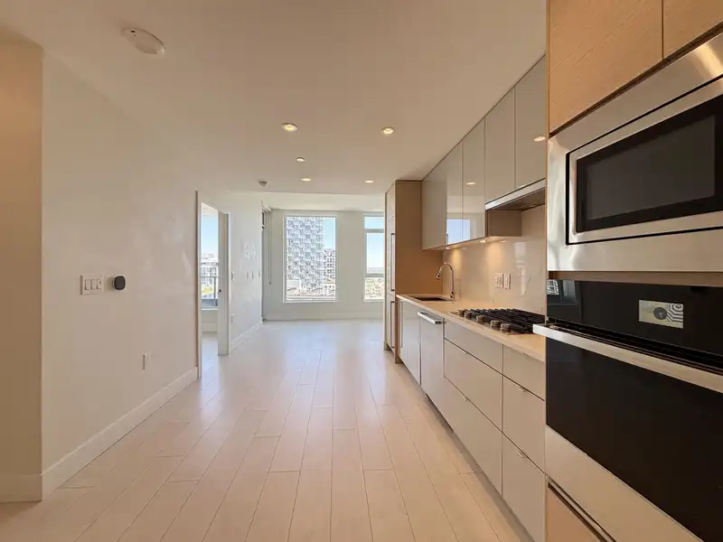 1001 3438 SAWMILL CRESCENT - photo 2 of 25