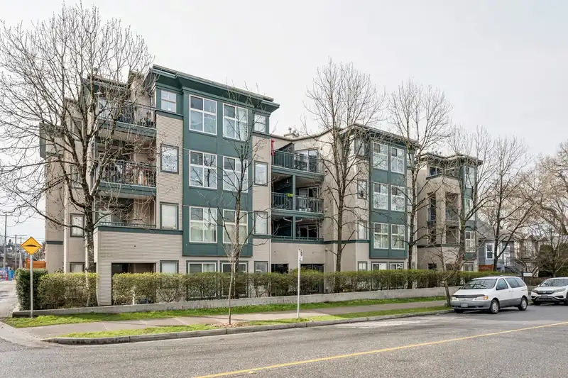 308 688 E 16TH AVENUE - photo 1 of 15