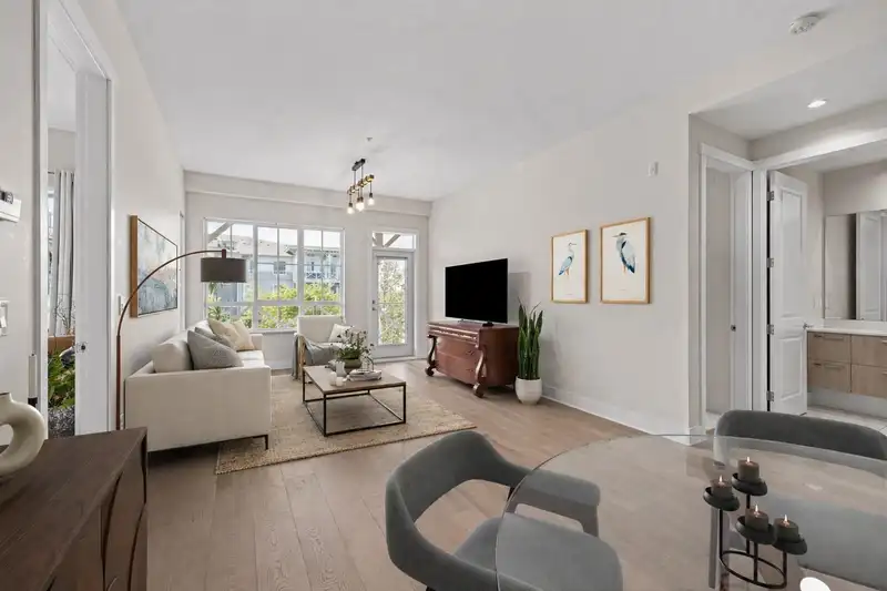 217 5535 ADMIRAL WAY - photo 3 of 40